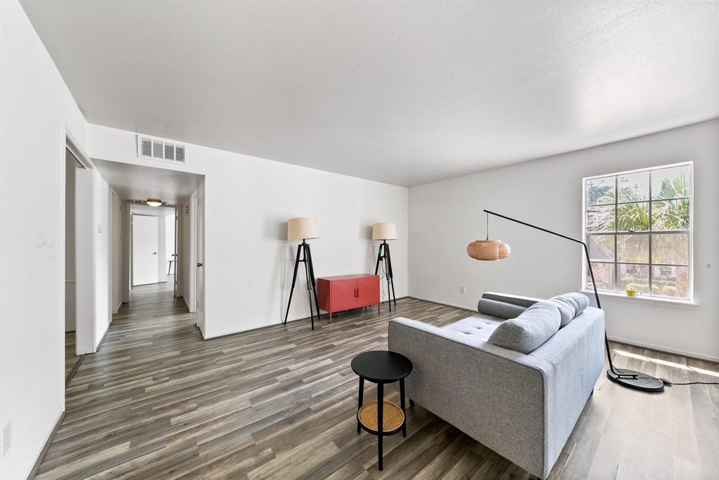 361 N Post Oak Lane - Photo 4