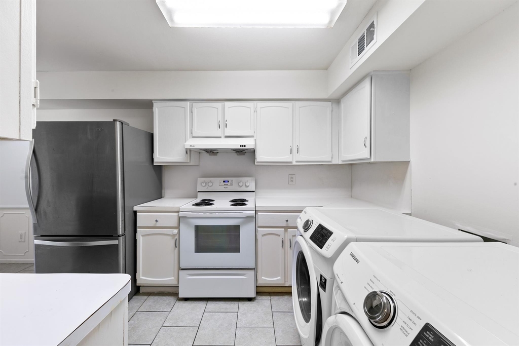 361 N Post Oak Lane - Photo 11