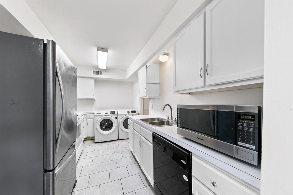 361 N Post Oak Lane - Photo 10