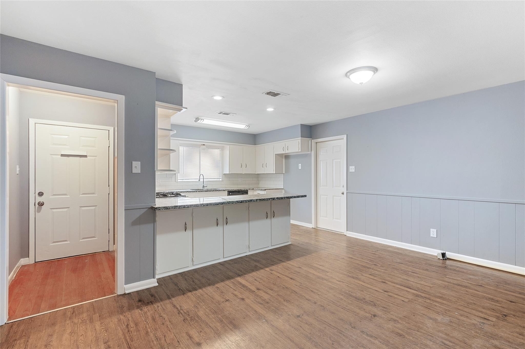 10502 Royal Oaks Drive - Photo 8