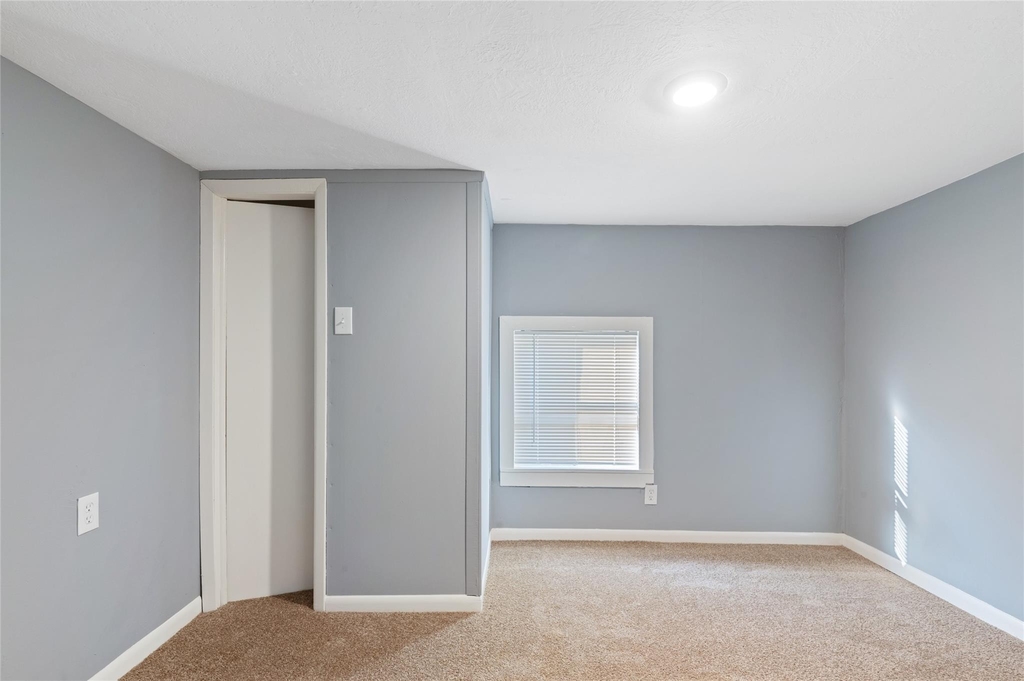 10502 Royal Oaks Drive - Photo 7
