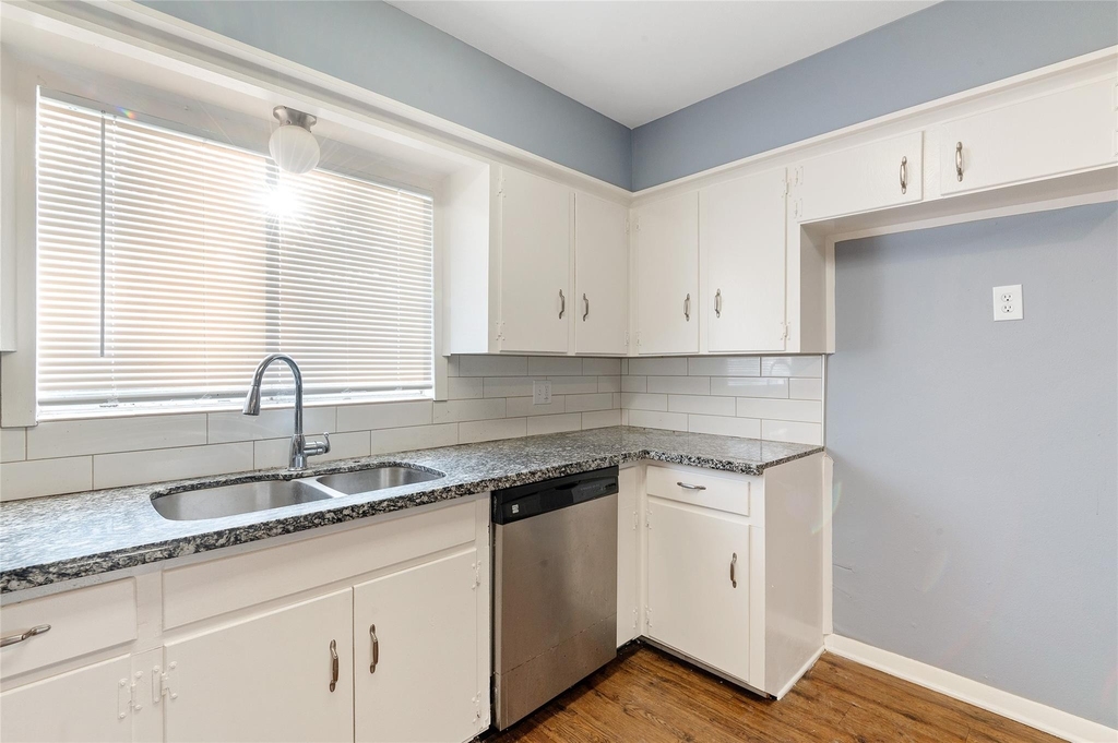 10502 Royal Oaks Drive - Photo 5