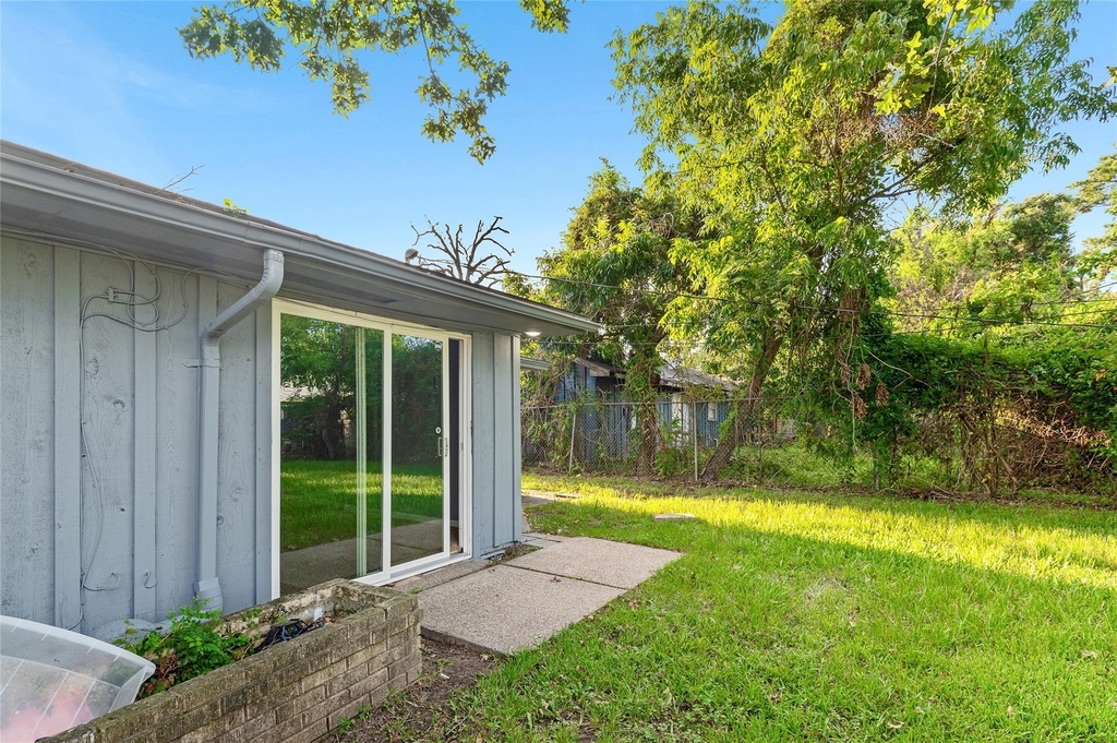 10502 Royal Oaks Drive - Photo 18