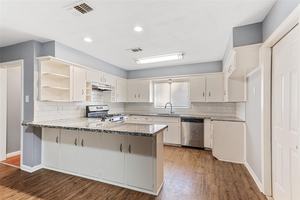 10502 Royal Oaks Drive - Photo 4