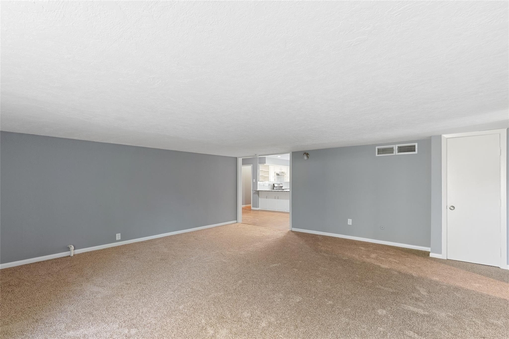 10502 Royal Oaks Drive - Photo 6