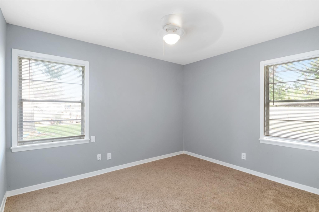 10502 Royal Oaks Drive - Photo 14