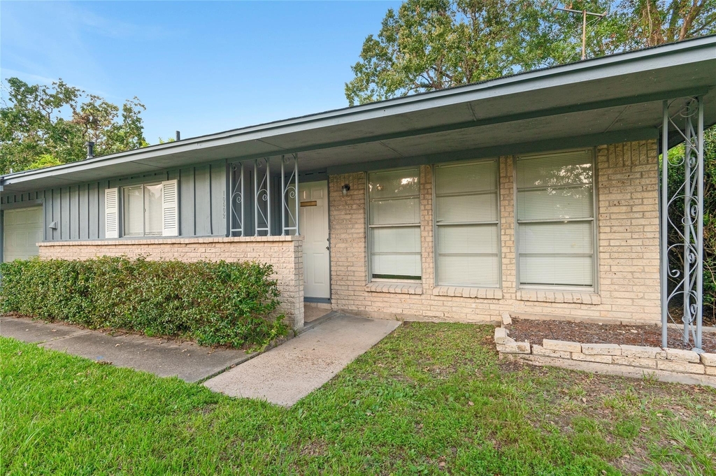 10502 Royal Oaks Drive - Photo 1