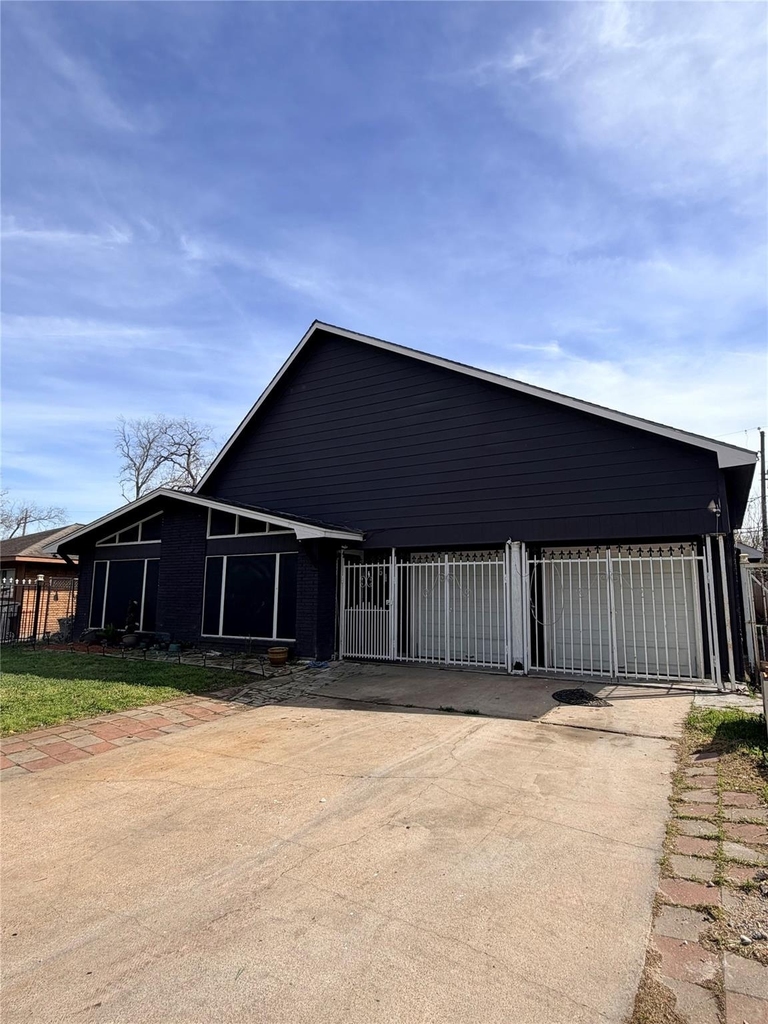 618 Sulphur Street - Photo 0