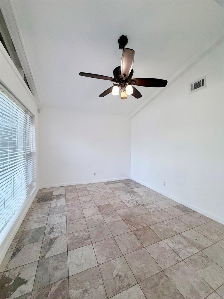 618 Sulphur Street - Photo 3