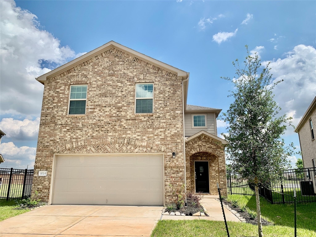 1024 Greenshank Drive - Photo 0