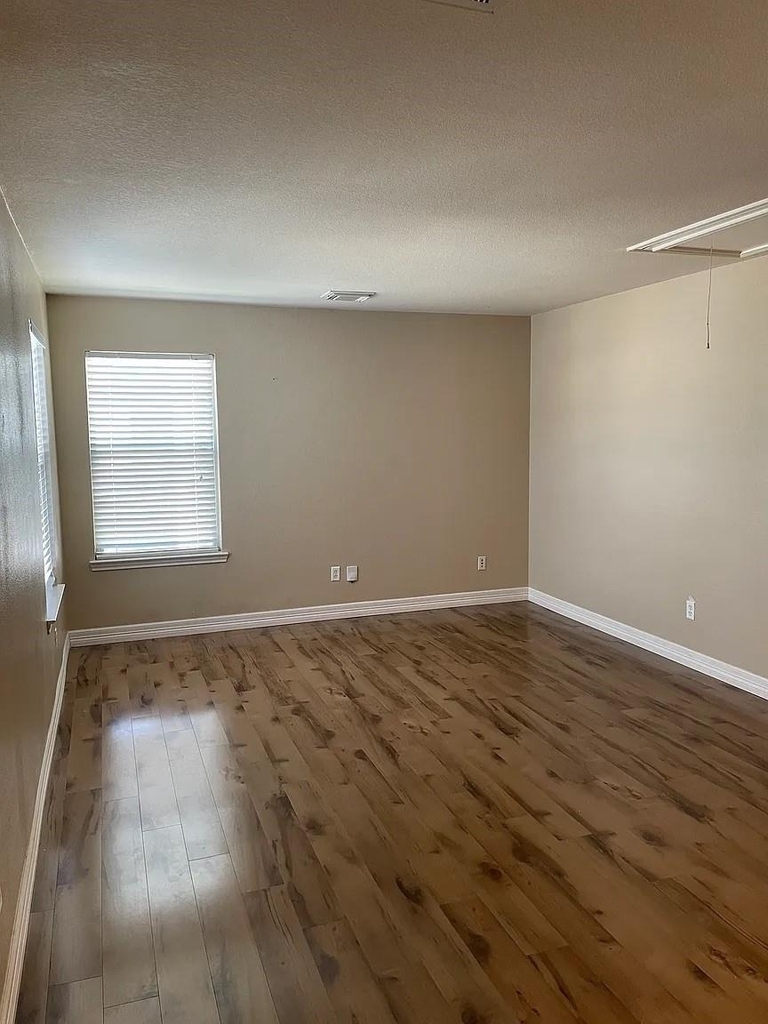 18211 Temple Hill Lane - Photo 3