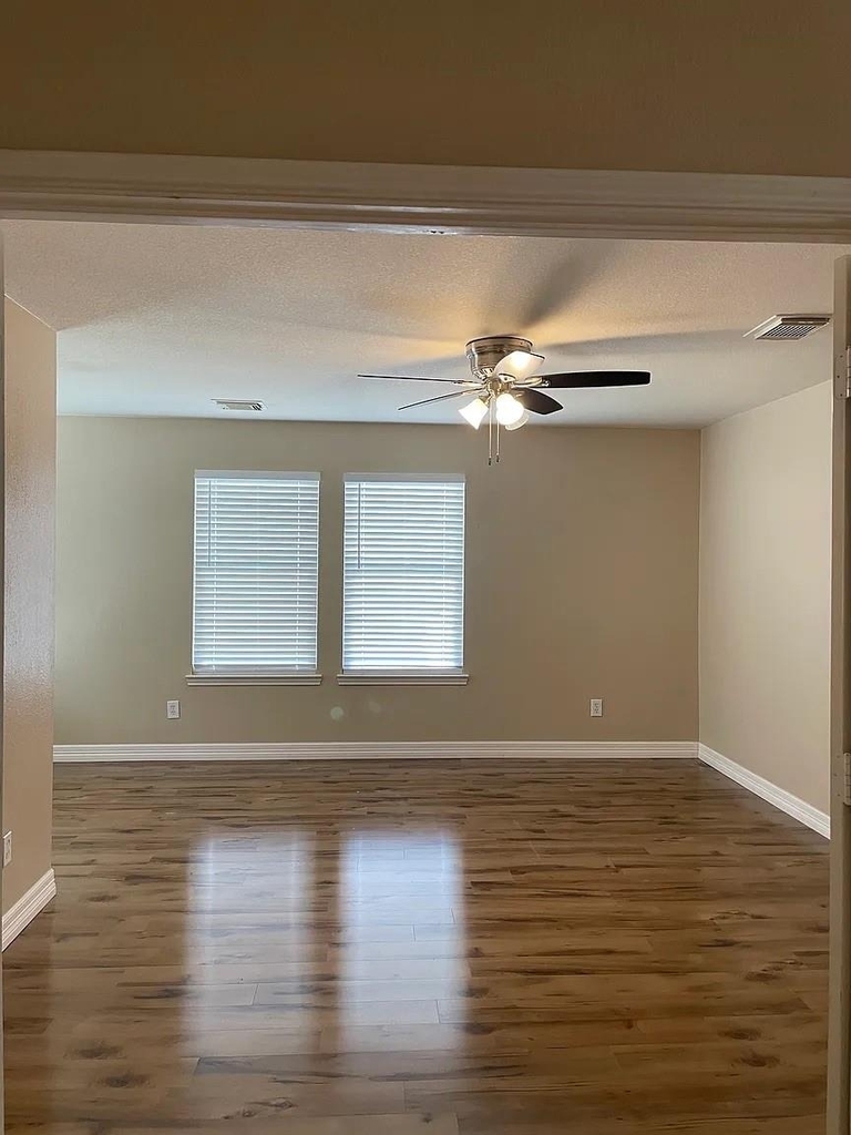 18211 Temple Hill Lane - Photo 5