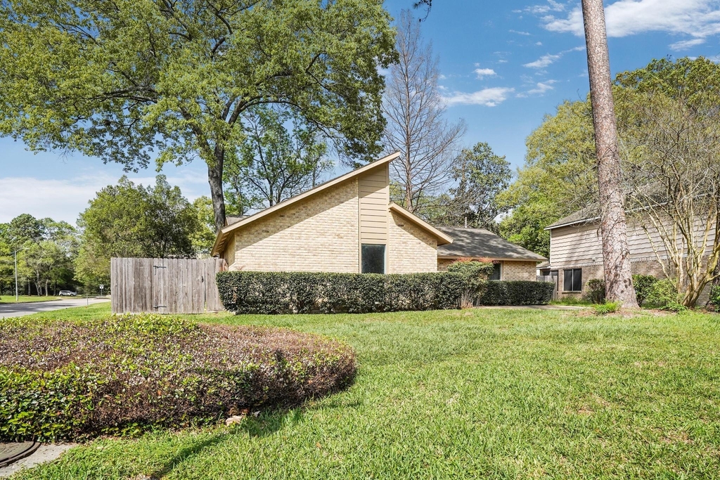3203 Silver Falls Drive - Photo 2