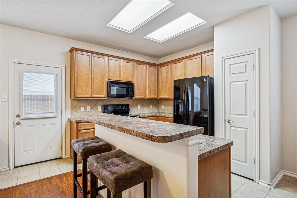 3206 Pearl Bluff Lane - Photo 4