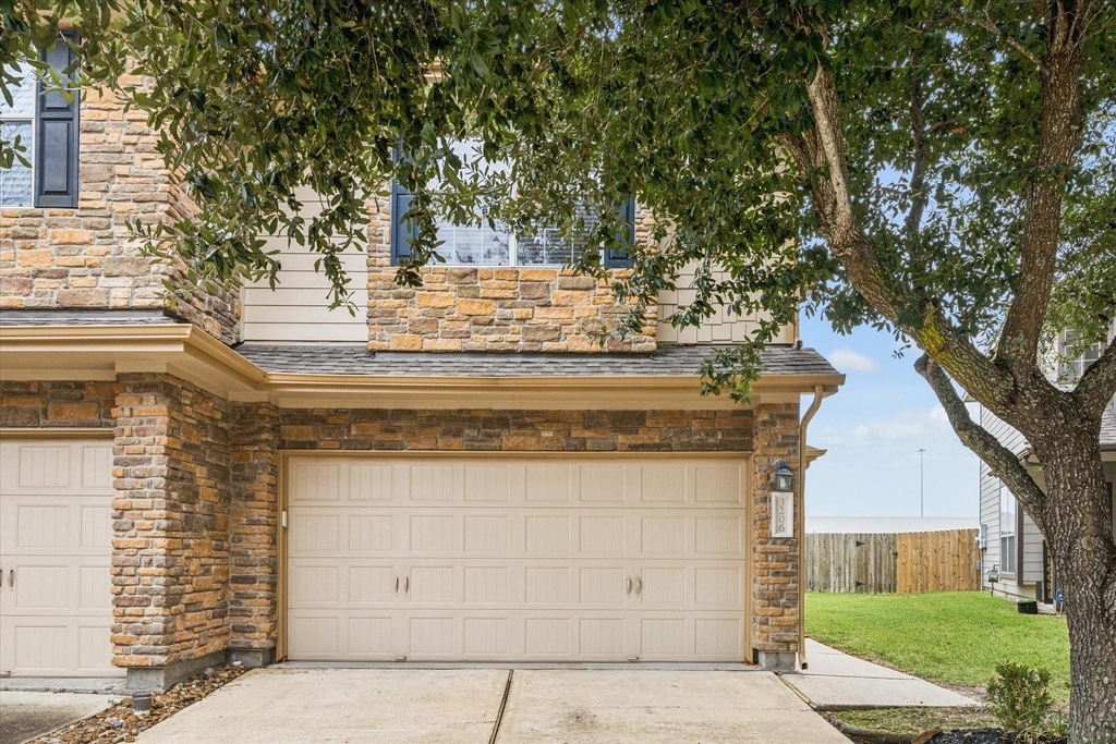 3206 Pearl Bluff Lane - Photo 0