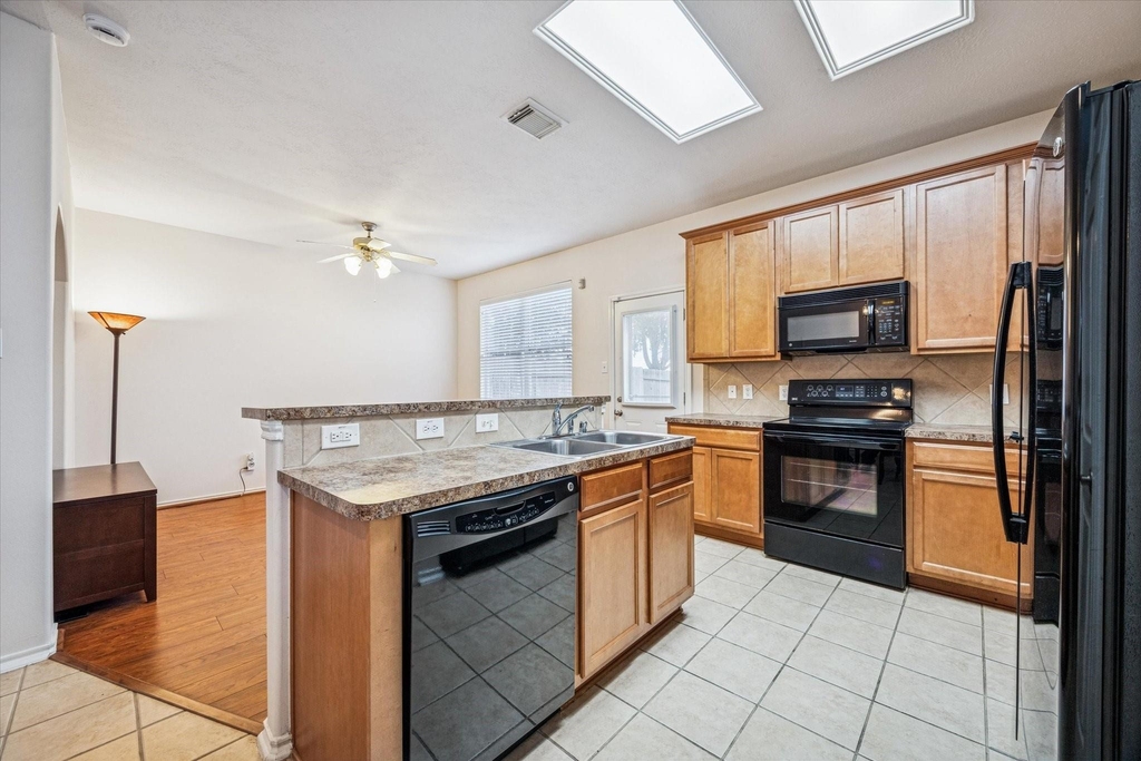 3206 Pearl Bluff Lane - Photo 5