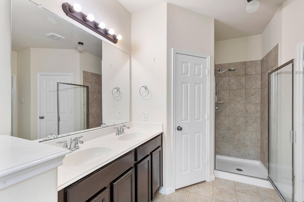 16911 Savannah Park Drive - Photo 12