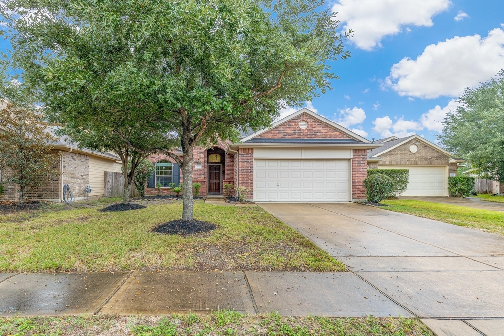16911 Savannah Park Drive - Photo 0