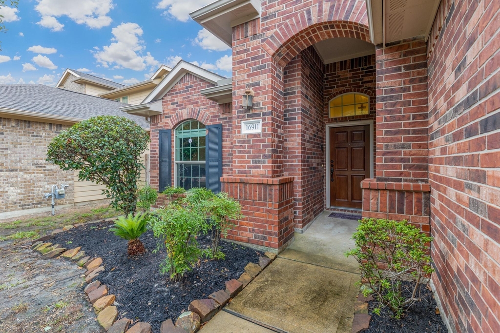 16911 Savannah Park Drive - Photo 2
