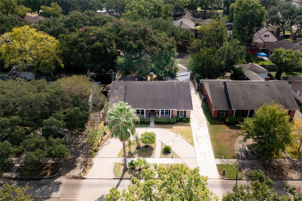 6119 S Braeswood Boulevard - Photo 0