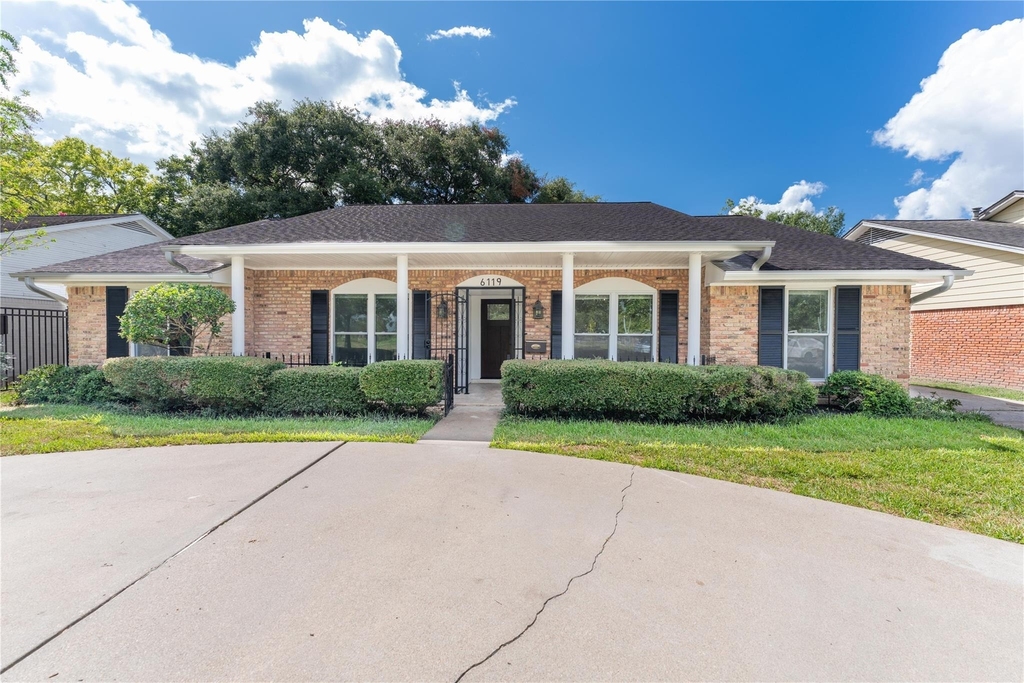 6119 S Braeswood Boulevard - Photo 3