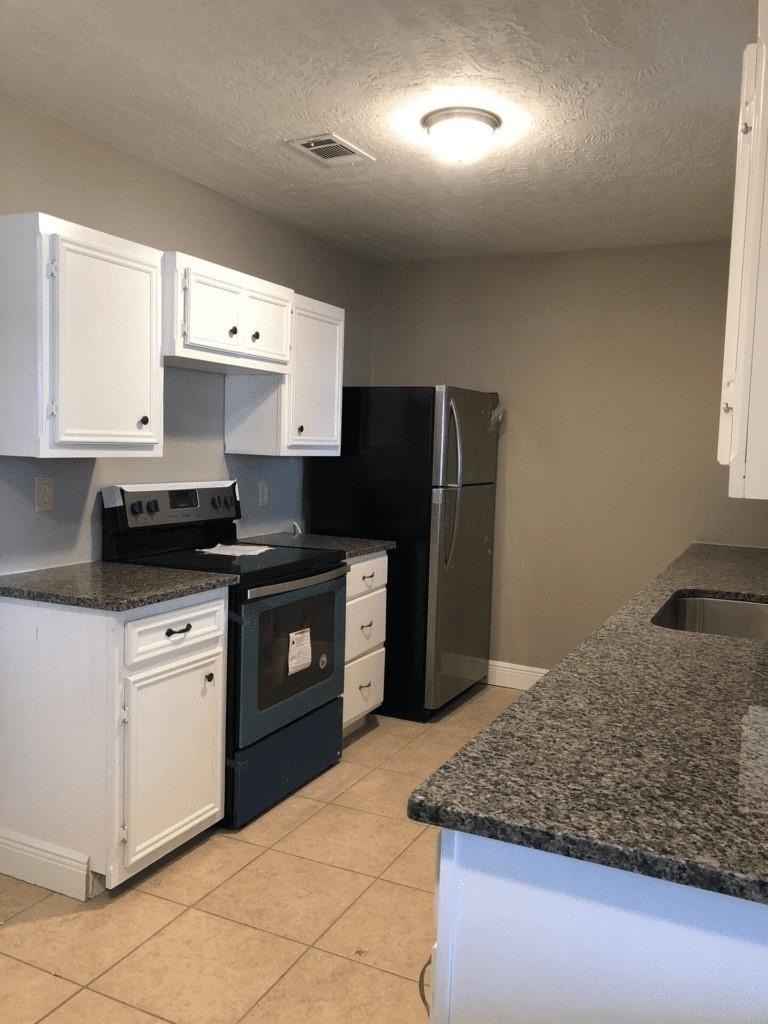 416 Nancy Drive - Photo 3