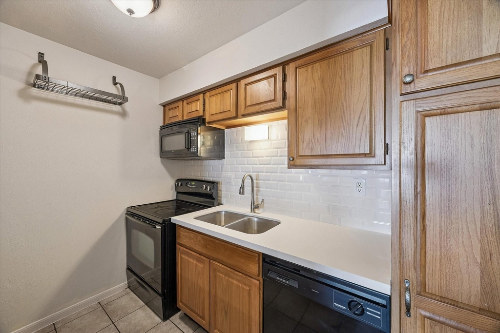 1860 White Oak Drive - Photo 2