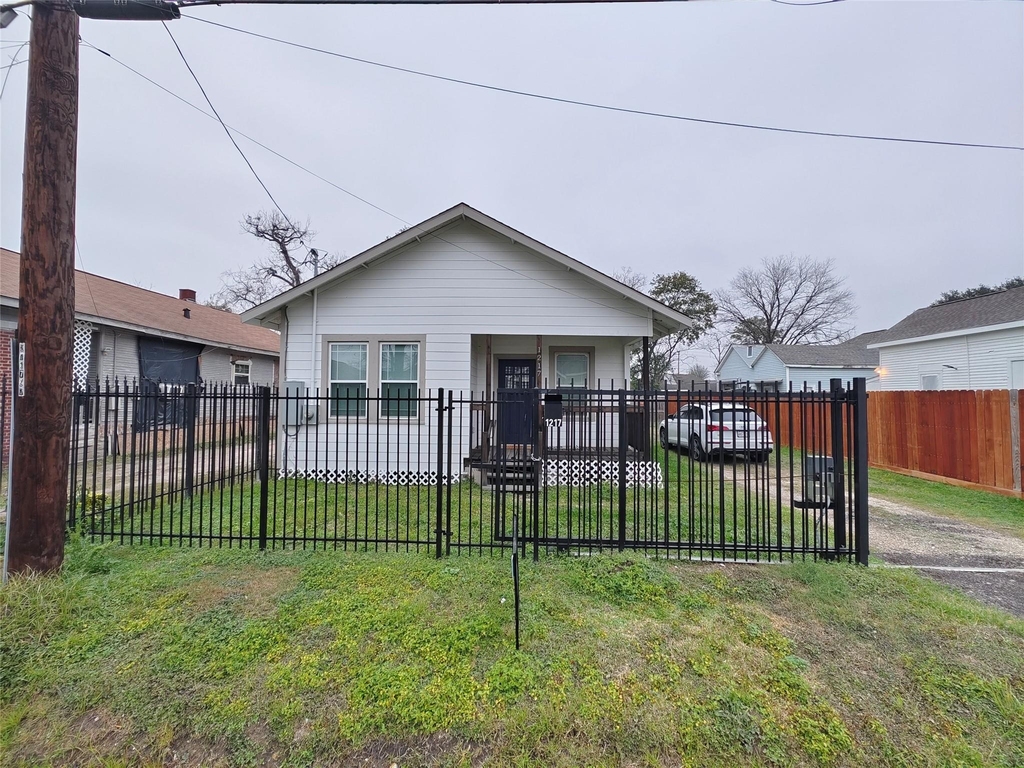 1217 Campbell Street - Photo 3