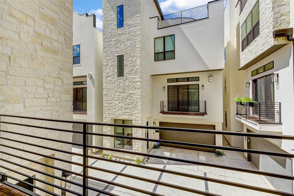 1803 Dunlavy Street - Photo 32