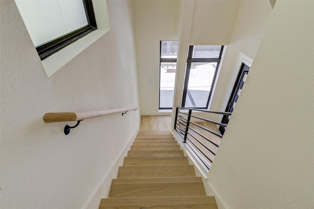 1803 Dunlavy Street - Photo 8