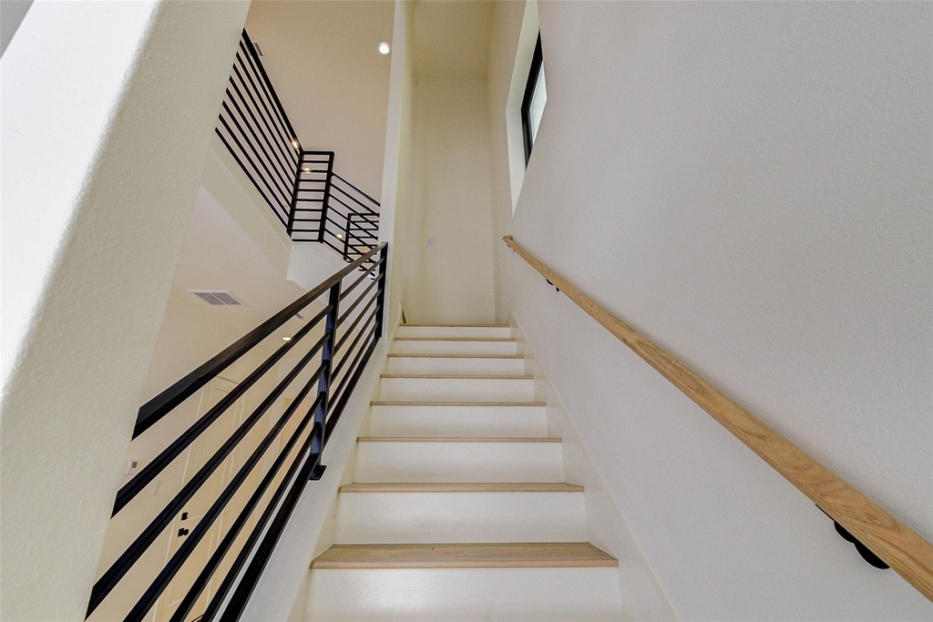 1803 Dunlavy Street - Photo 18