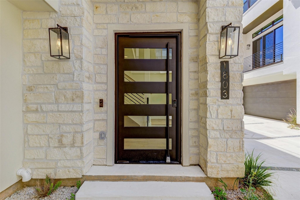 1803 Dunlavy Street - Photo 3