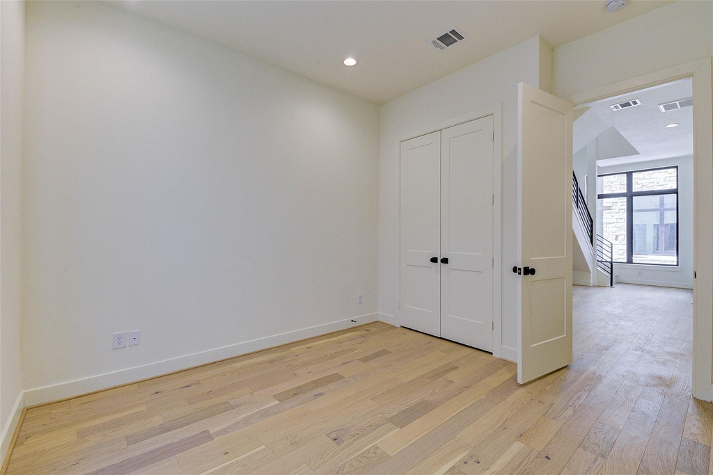 1803 Dunlavy Street - Photo 6