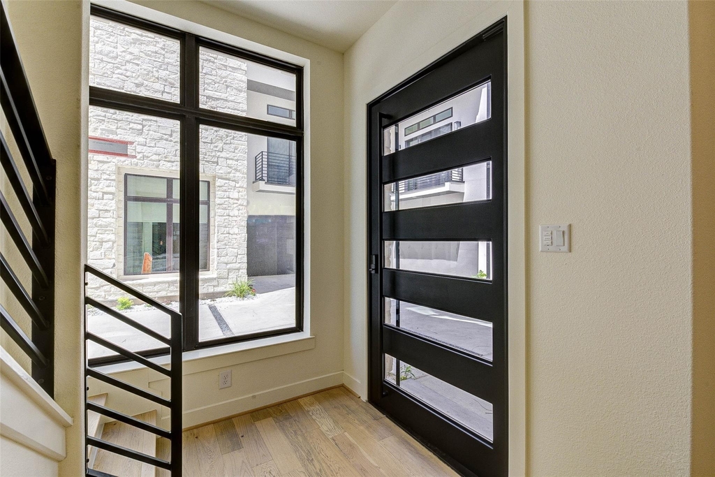 1803 Dunlavy Street - Photo 4