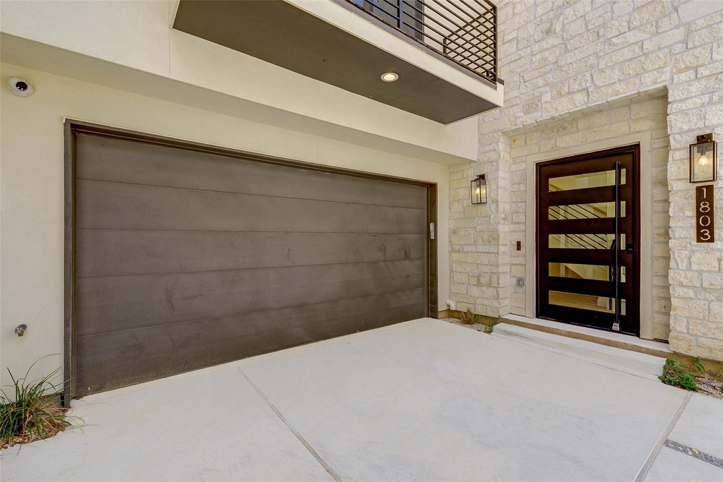 1803 Dunlavy Street - Photo 2