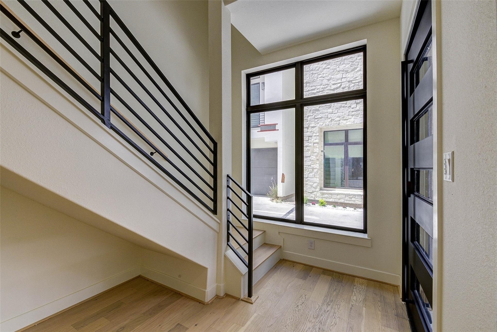 1803 Dunlavy Street - Photo 5