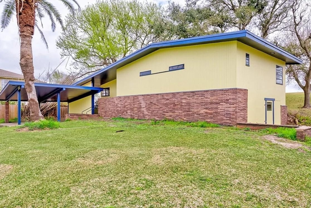 4600 Lakeshore Drive - Photo 3