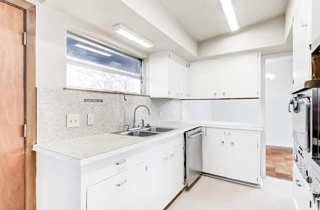 4600 Lakeshore Drive - Photo 18