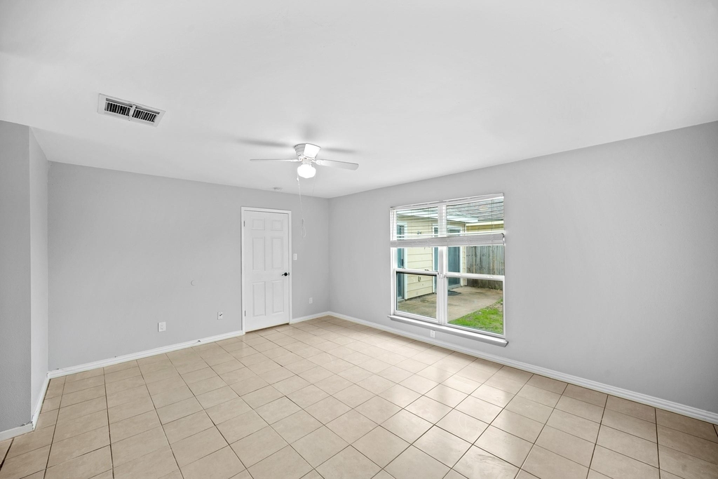 6214 Gladewell Drive - Photo 11