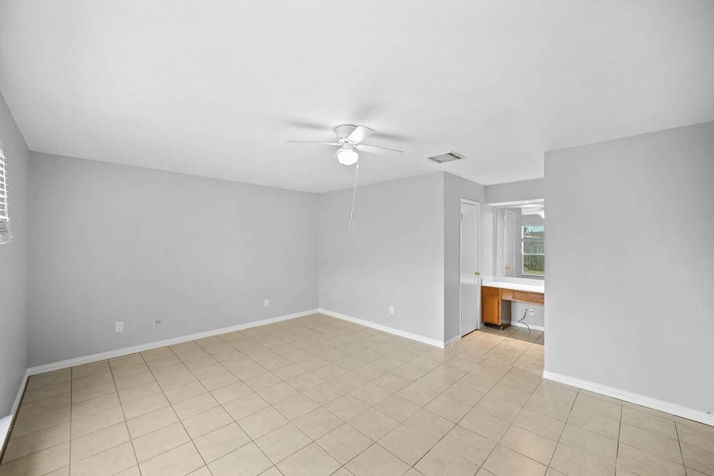 6214 Gladewell Drive - Photo 10