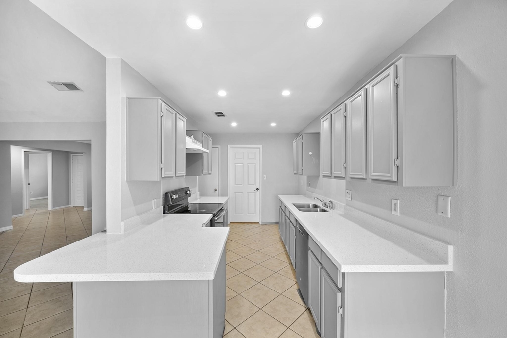 6214 Gladewell Drive - Photo 8