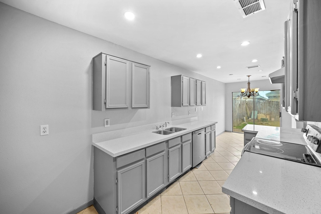 6214 Gladewell Drive - Photo 9