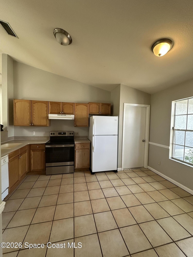 1100 Ipswich Street Nw - Photo 2