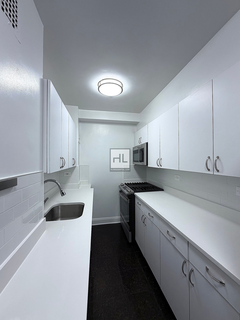 East 57th Street - Photo 1