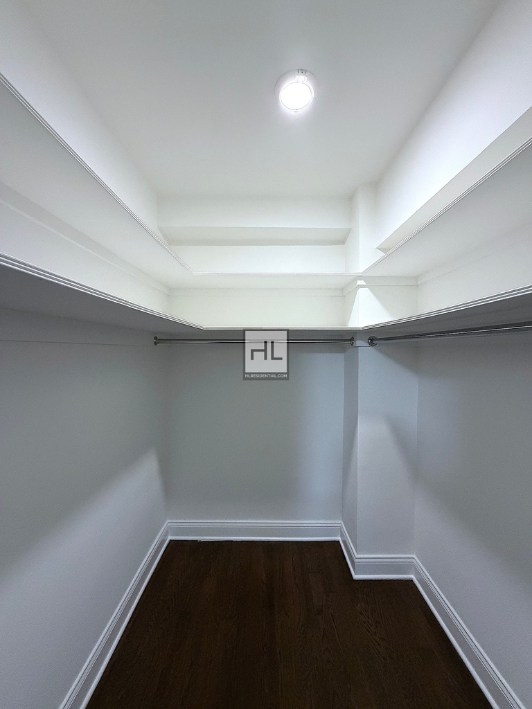 East 57th Street - Photo 3