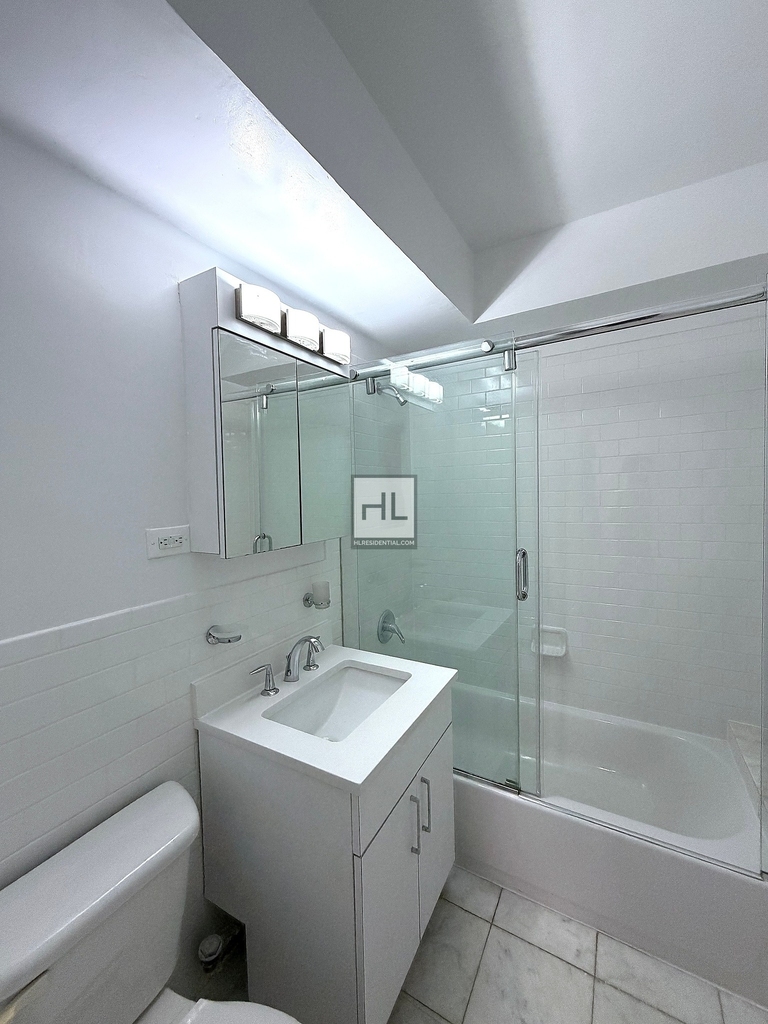 East 57th Street - Photo 2