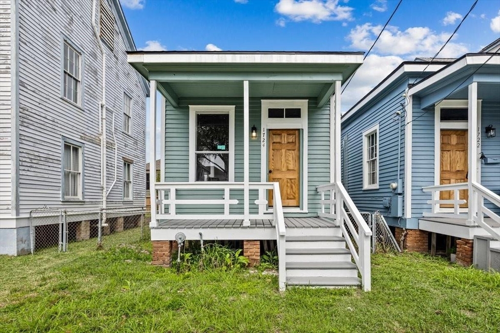 1724 Winnie Street - Photo 0