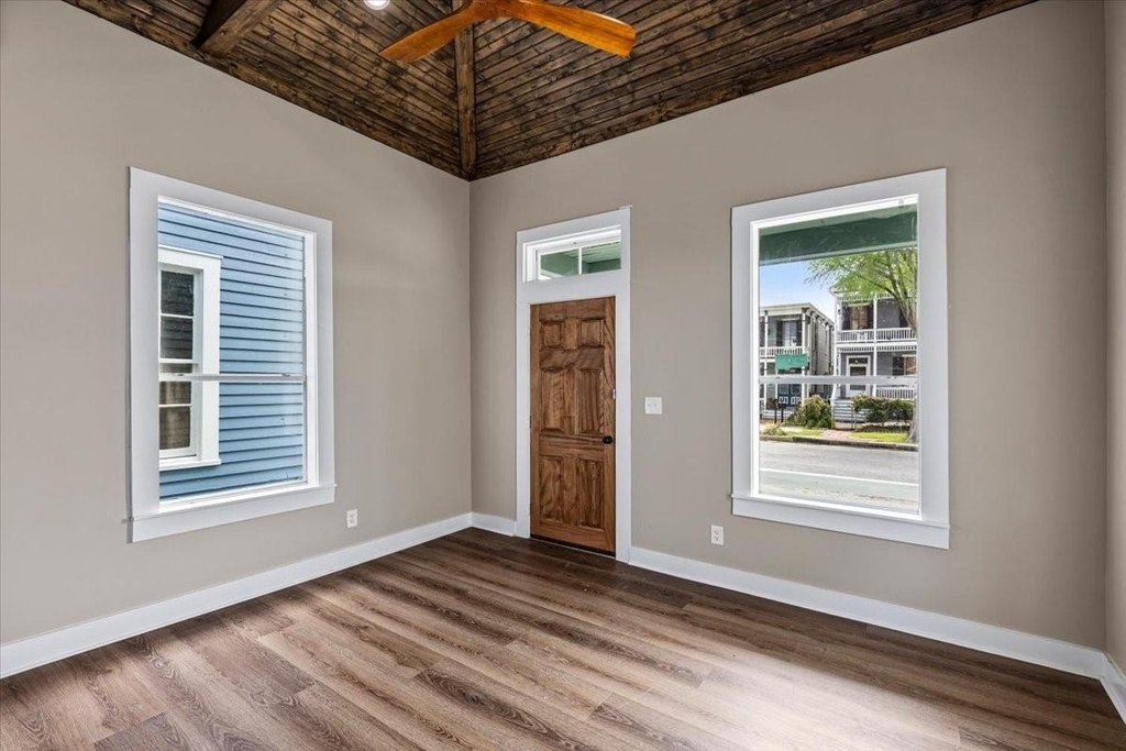1724 Winnie Street - Photo 2