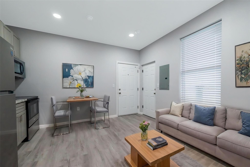 805 Avenue K - Photo 1