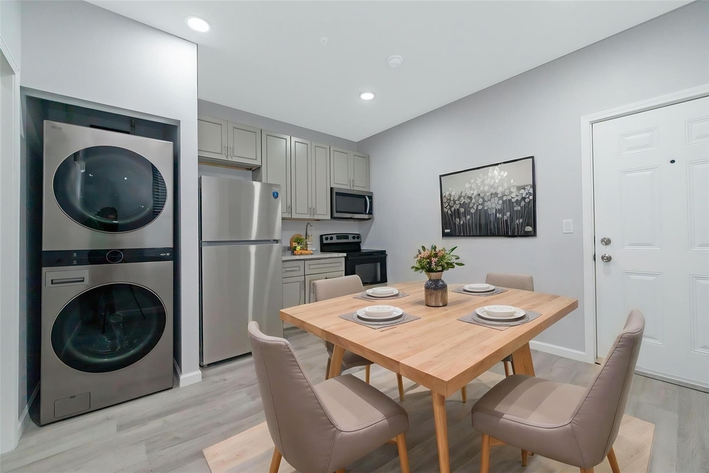 805 Avenue K - Photo 0
